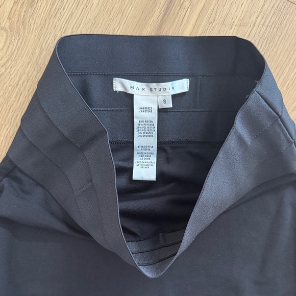 Max Studio Pencil Skirt โ Chic & Timeless Classic (Size Small) ๐ค - Picture 4 of 4